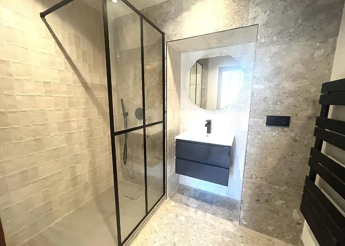 Beaumont Republique Apartment